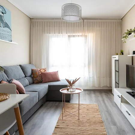 Cerca Estaciones דירה